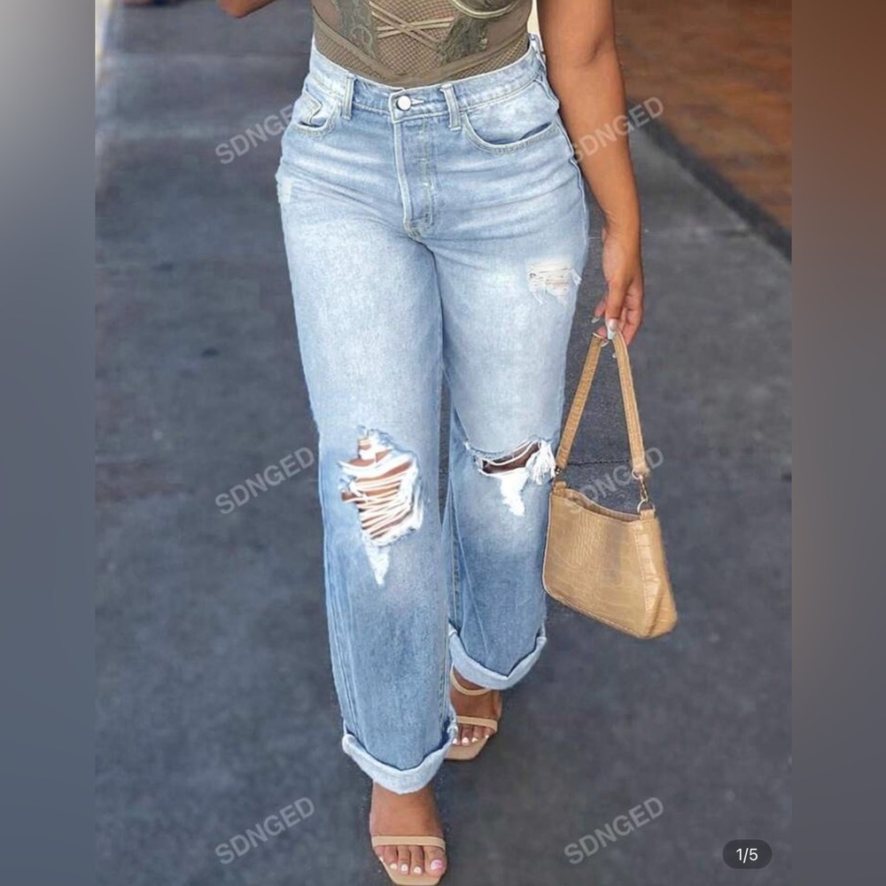 Light Blue classic American street Ripped loose straight legJeans. New no tags.